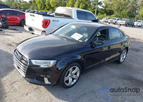 2017 Audi A3 2.0T Premium z USA, uszkodzony, nr VIN WAUAUGFF2H1052584